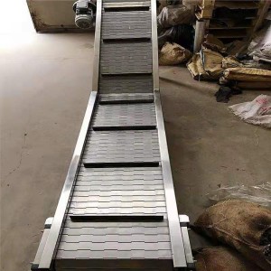 工件组装线链板输送机180度转弯机机床上料斜坡板链提升机 1台